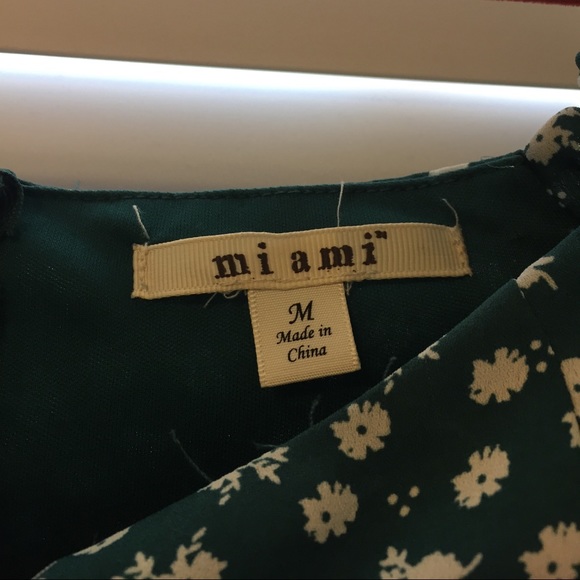 Flowy dark Green dress with white flowers. - Picture 5 of 8